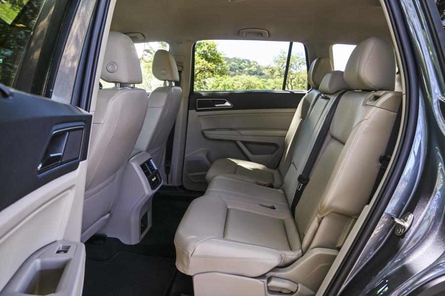 Интерьер Volkswagen Atlas V6 4Motion 2017 года  (фото 36 из 52)